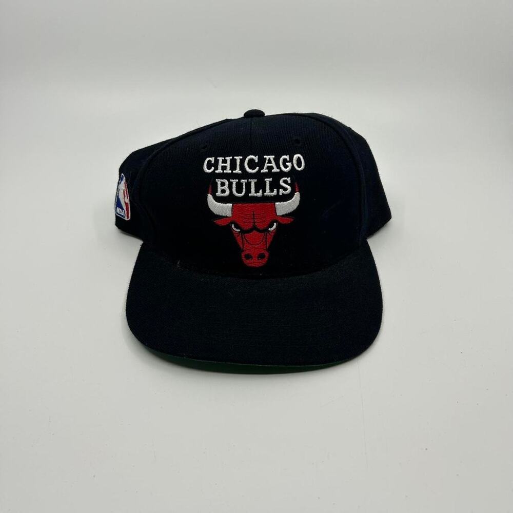 VTG 90s Chicago Bulls Sports Specialities black and red snapback hat